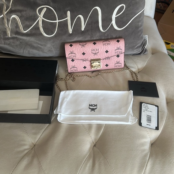MCM Pink Chain Wallet - Picture 2 of 8